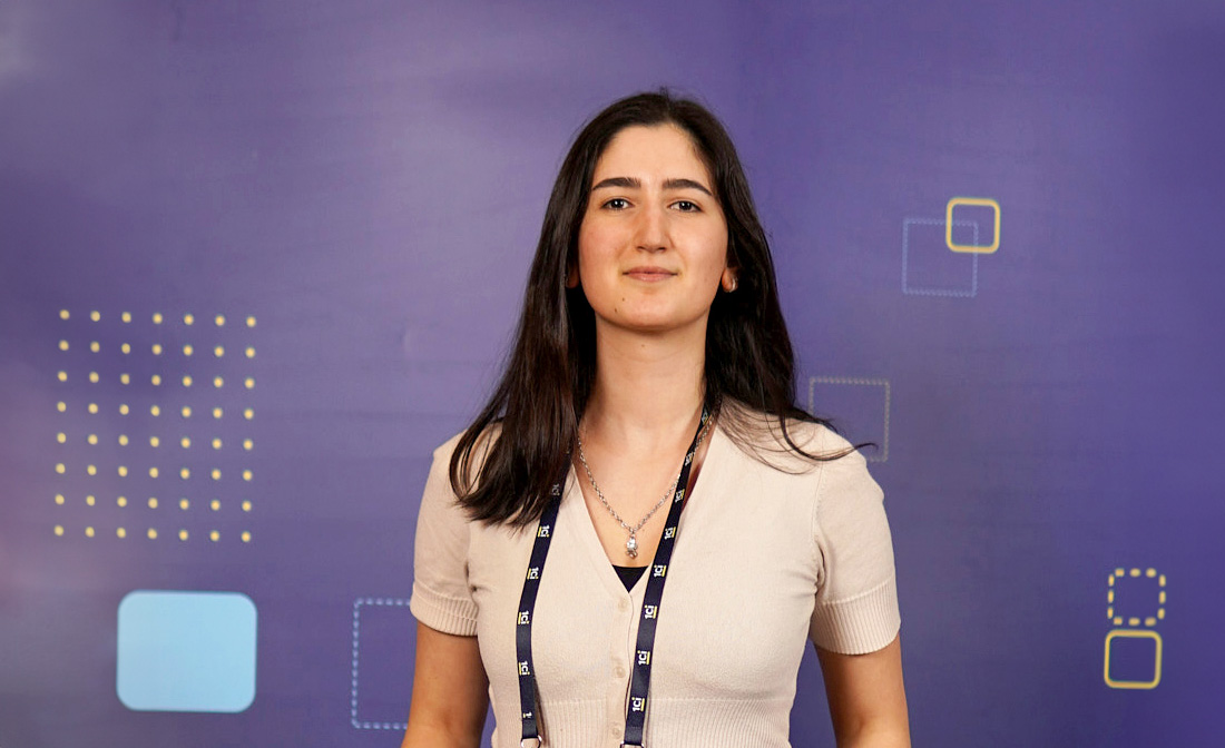 Navegando donde la Empresa y la Tecnología se encuentran: Una entrevista de visión profunda con una analista de negocio